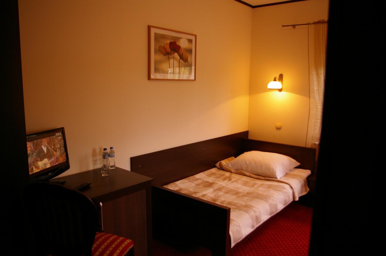 Hotel Zodiak Radomsko Ngoại thất bức ảnh