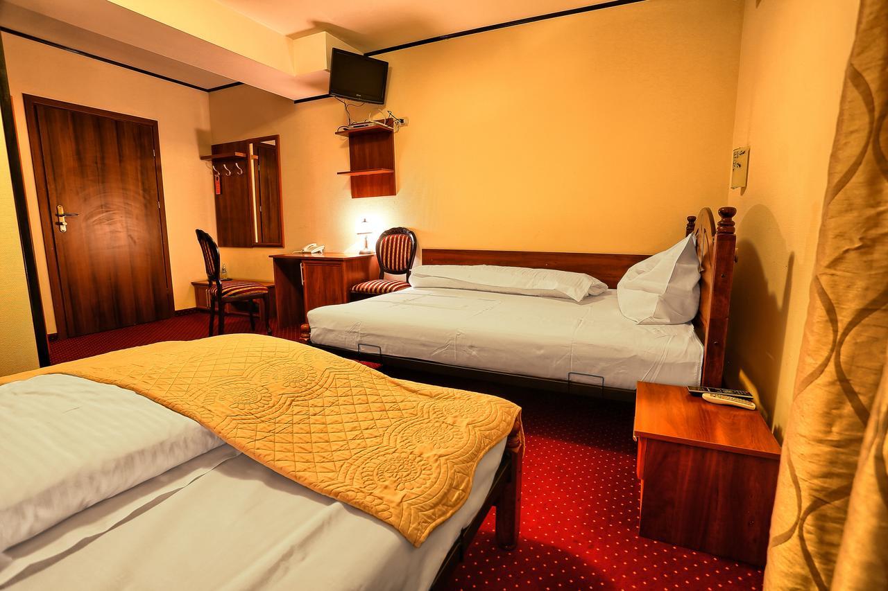Hotel Zodiak Radomsko Ngoại thất bức ảnh