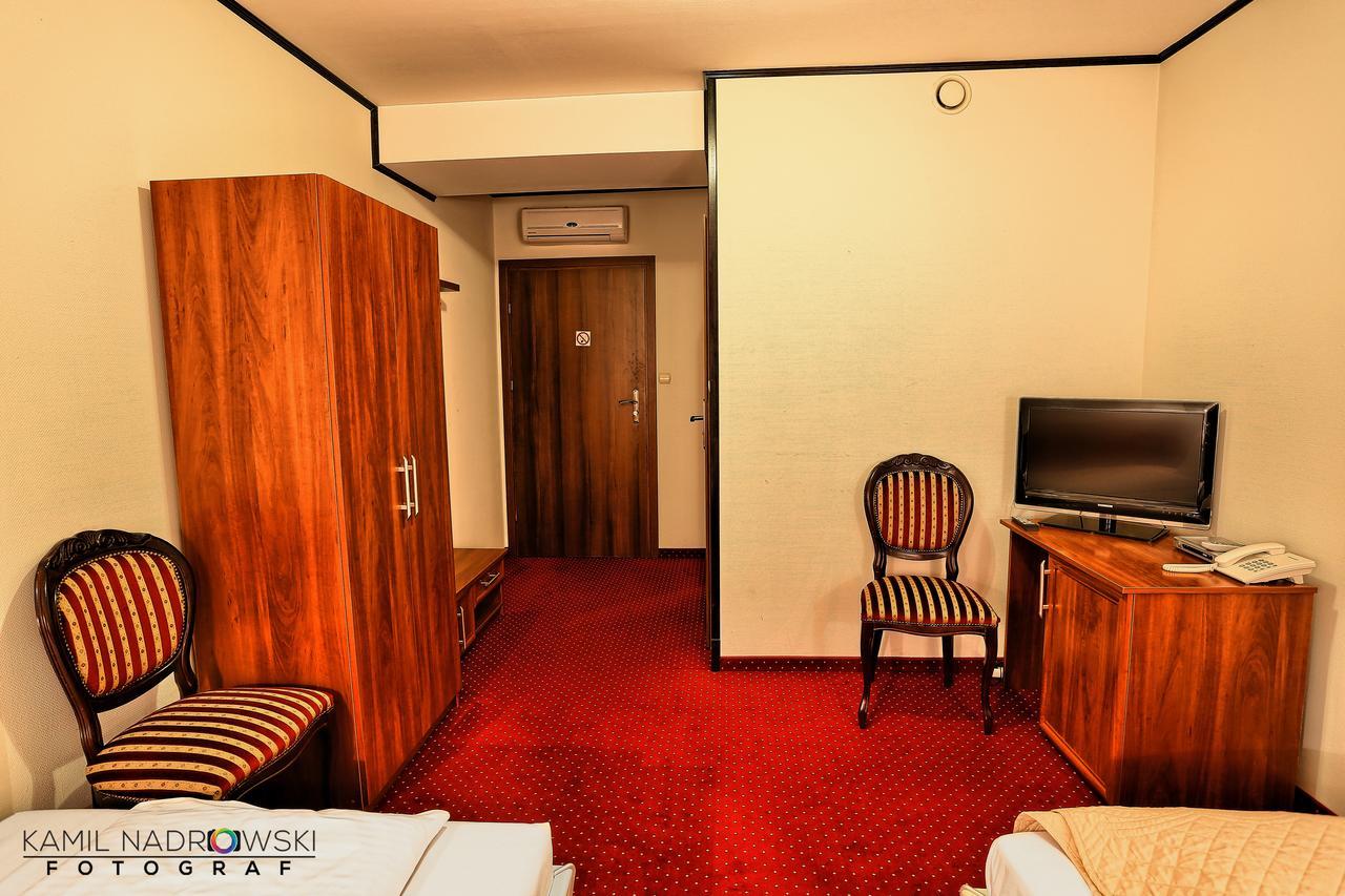 Hotel Zodiak Radomsko Ngoại thất bức ảnh